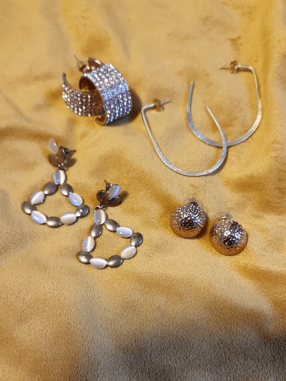 Source Unknown Gold-Tone and White Mixed Earring Set